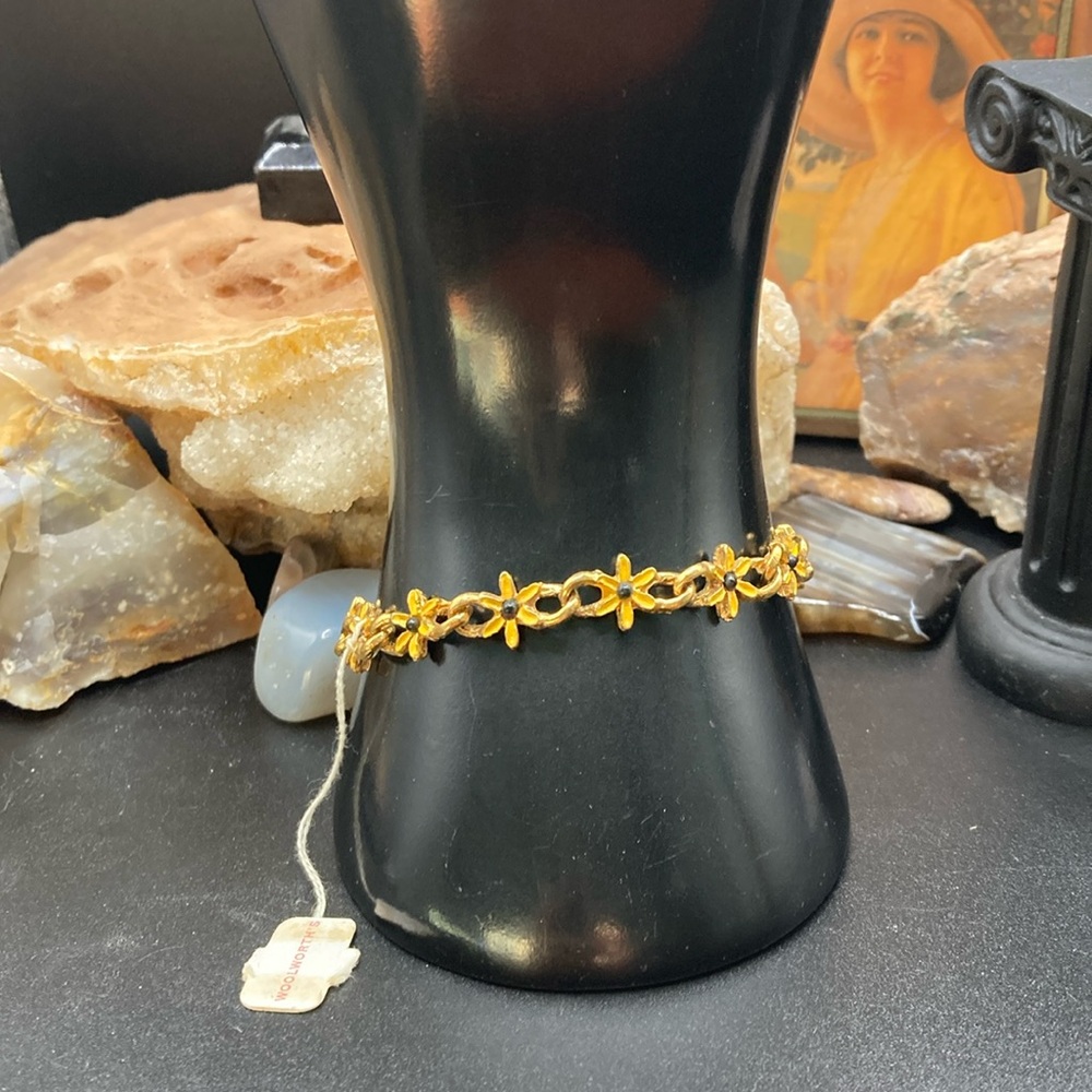 Vintage JMC floral goldtone bracelet.
